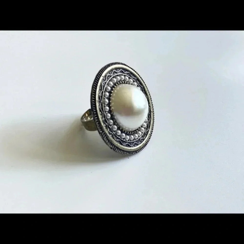 SOLD!! Huge 90s Vintage Statement Ring, Pearl Center Circular Costume Ring. - Picture 2 of 5